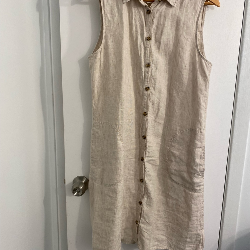 Halston Beige linen dress size medium  100% linen with pockets on the side